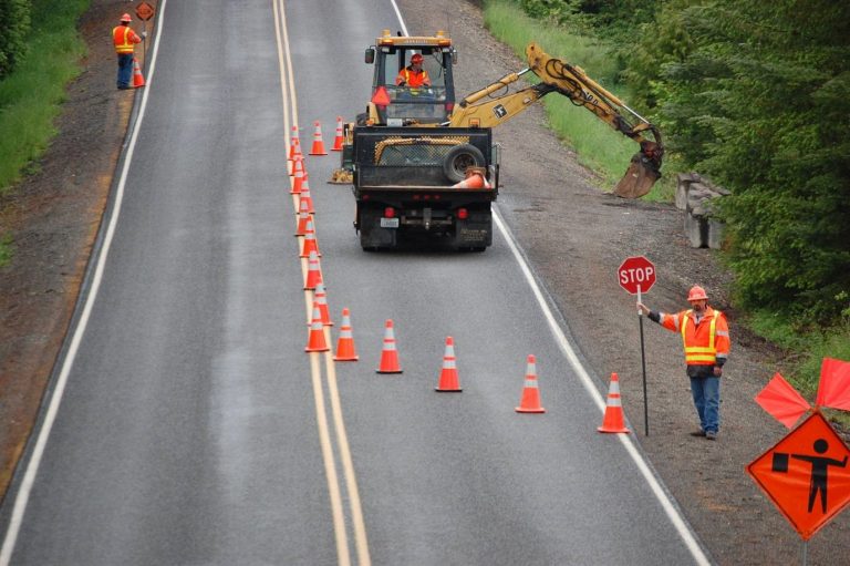 flagger-vehicle-control-crews-crane-training-international